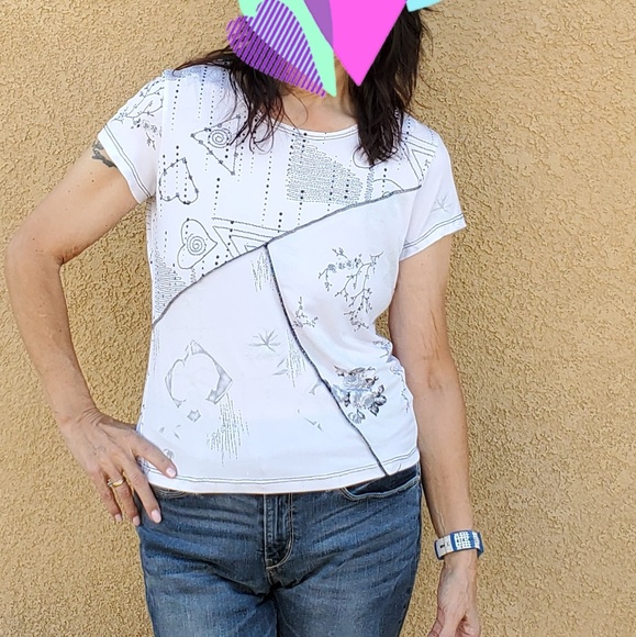 Jessica Max Tops - Jessica Max short sleeve white graphic print top Med.